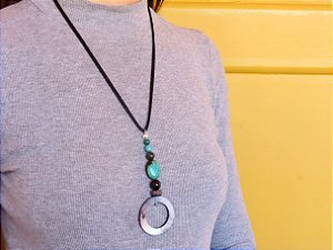 PÊNDULO MADREPÉROLA, HOWLITA, ÁGATA, HEMATITA E QUARTZO VERDE MADREPÉROLA