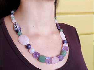 COLAR COM QUARTZO ROSA E PEDRAS VARIADAS III