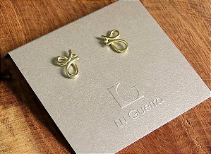 BRINCO MEIO TREVO VERMEIL