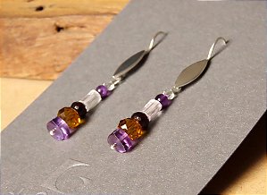 BRINCO NAVETE GANCHO AMETISTA E PEDRAS VARIADAS