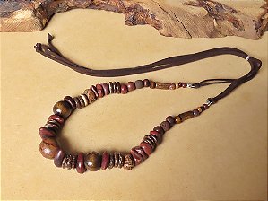 COLAR ÉTNICO BURITIRANA E MADEIRAS DIVERSAS