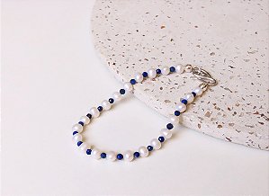 PULSEIRA DELICADA PÉROLA BIWA E LÁPIS LAZULI