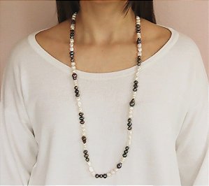 COLAR LÚDICO PÉROLA BIWA BRANCA E NEGRA