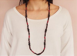 COLAR ÉTNICO LÚDICO HEMATITA E MADEIRAS DIVERSAS