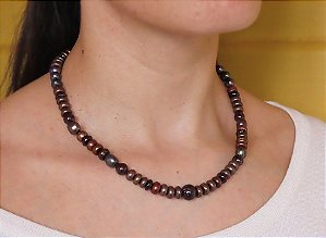 COLAR PÉROLA BIWA NEGRA E GRANADA