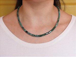 COLAR DELICADO COM ESMERALDA