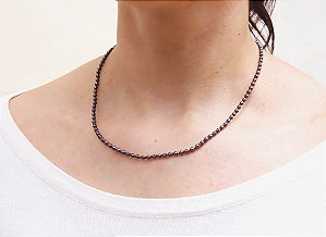 COLAR HEMATITA LISA E GRANADA FACETADA