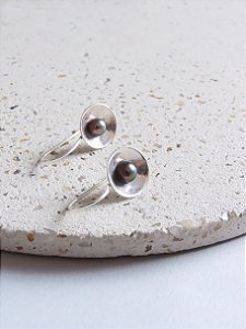 BRINCO GANCHO CONCHA PÉROLA NEGRA