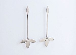 BRINCO PÊNDULO FLOR DE LÓTUS