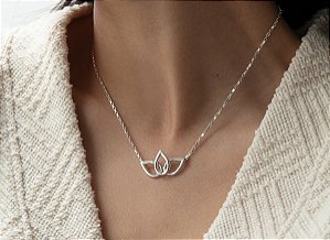 COLAR CORRENTE FLOR LOTUS P PRATA