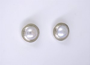 BRINCO PÉROLA BIWA MÉDIO VOLUME