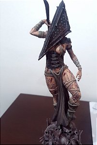 Action Figure Lady Pyramid Head Escala 1/10 30cm