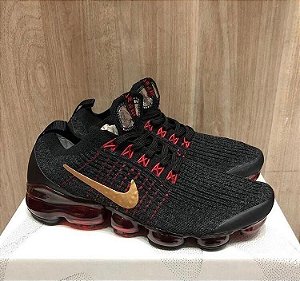 nike vapormax preto e dourado