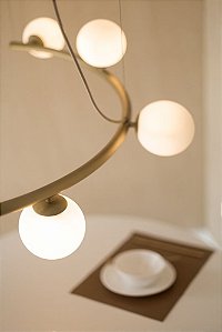 Lustre Golden Art Arco Dourado com Cúpula de Vidro 80cm