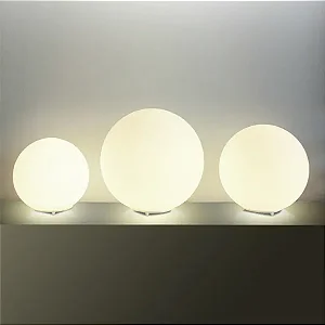 Abajur de Mesa Golden Art Bola Opalina Ø20cm com Base Pintada e Lâmpada E27 M755-20PI