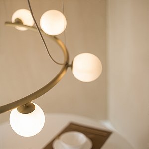 Lustre ARCO Modular 80cm em Latão para Bolas de 10cm com 5 Soquetes G9 – Golden Art T8080LT