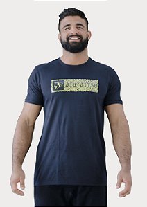 Camiseta Barbosa Jiu Jitsu na cor preta - estampa em dourado Estampa frontal