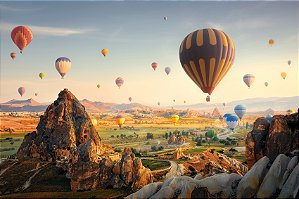 Impressão em Canva Paisagem Balões Sobrevoando as Montanhas
