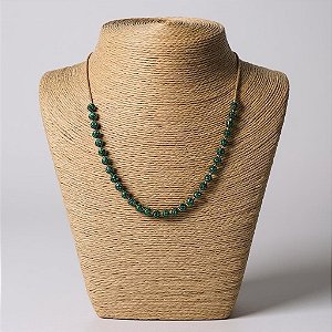 Colar com pedras verde
