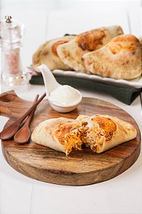Calzone de Frango com Requeijão