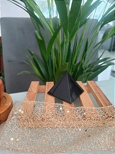 Pirâmide de Obsidiana Negra – Proteção Energética e Limpeza Profunda