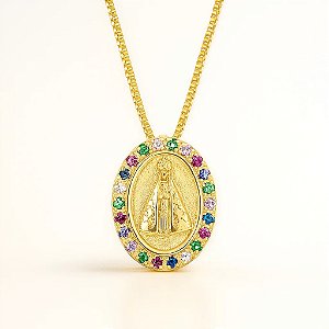 Colar com Medalha de Nossa Senhora Cravejado com Zircônias Coloridas Folheado em Ouro 18k
