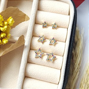Trio de brincos em formato de estrela cravejado com zircônia colorida folheado em ouro 18k