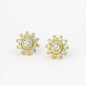 Brinco pequeno flor cravejado com zircônia folheados a ouro 18k