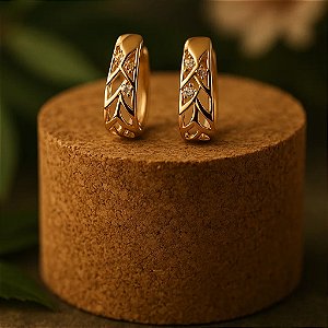 Brinco com Detalhe Vazado Folheado em Ouro 18k