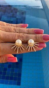 BRINCO FOLHEADO OURO 18K DE PÉROLA COM ZIRCONIA