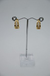 BRINCO FOLHEADO OURO 18K ARGOLA COM TIRAS EM ZIRCÔNIAS BRANCAS CRAVEJADAS