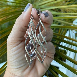 BRINCO DE PRATA 925 GRANDE TRES GOTAS TORCIDAS