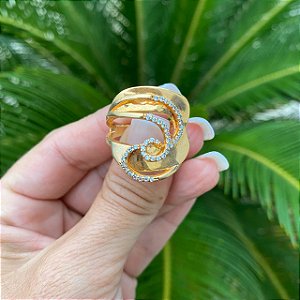 ANEL FOLHEADO OURO 18k COM CURVAS EM ZIRCÔNIA BRANCA MICRO CRAVEJADA