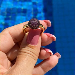 ANEL FOLHEADO OURO 18K  BOLA ACHATADA CRAVEJDA COM  ZIRCÔNIA ROSA