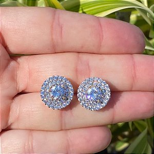 BRINCO FOLHEADO OURO 18K REDONDO TODO CRAVEJADO COM ZIRCÔNIA BRANCA E PEDRA DE CRISTAL