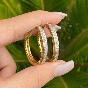 Brinco Argola Folheada Ouro 18K Oval Toda Cravejada Com Micro Zircônias Brancas