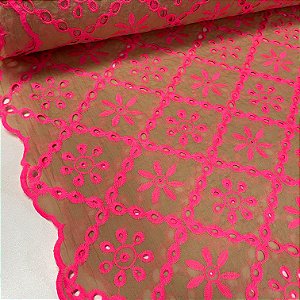 Layse Bordada Bege Com Quadriculados e Floral Rosa