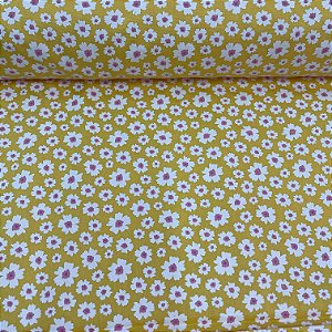Tricoline Estampada Bahamas Fundo Amarelo Com Florzinhas Brancas
