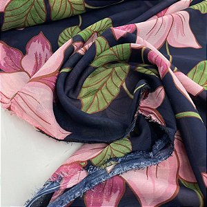 Crepe Chiffon Estampado Fundo Marinho com Flores Rosas