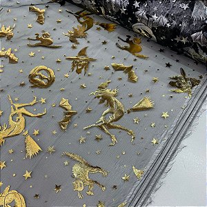 Organza Halloween Fundo Preto com Gato, Bruxas, Aboboras e Morcego Dourado