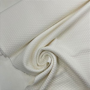 Malha Matelassê Off White Triângulo