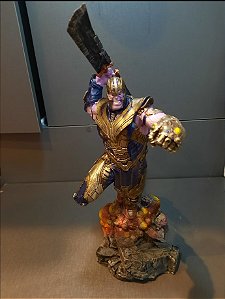Estatua Thanos Ultimato