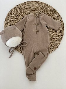 Conjunto Macacão Newborn Soft Cappuccino - Pezinho Fechado