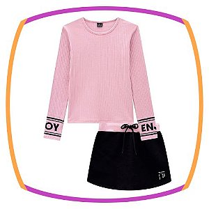 Conjunto infantil de blusa canelada e shorts-saia em moleton