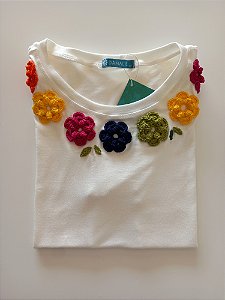 Blusa Feminina Off White Com Flores em Crochê Viscolycra