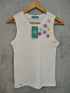 Regata Canelada Off White Com Bordado Livre