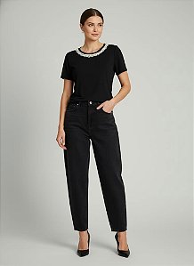 Blusa Feminina Preta Com Bordado de Pérolas Sortidas na Gola Viscolycra