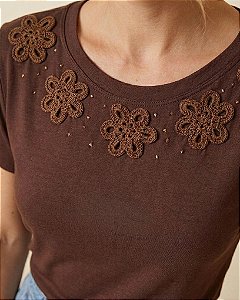 Blusa Feminina Marrom Com Flores em Crochê Viscolycra