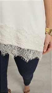 Blusa Feminina Off White Renda Na Barra Modelo Assimétrico Viscolycra