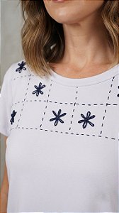 Blusa Feminina Bordado Livre Viscolycra